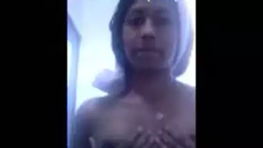 Young desi girl boob press free porn cam show