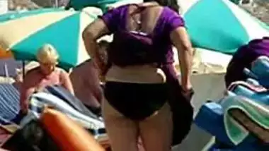 aunty changing on goa beach