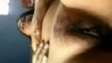 Horny desi lady getting her pussy exposed and clit rubbed nicely!