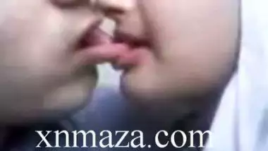 paki sexy kissing