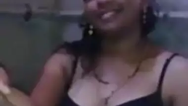 Cute Andhra desi babe showing boobs n pussy