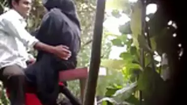 BanglaDeshi Boys and Girls Sex in Park