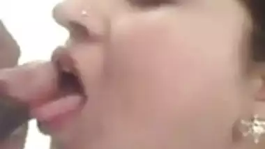 desi- very beautiful punjabi aunty sucking dick