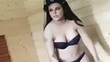 Rakhi Sawant changing clothes