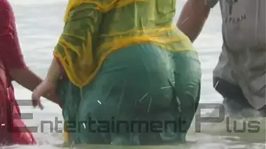 Desi big ass aunty getting wet