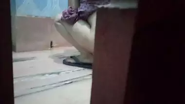 desi bhabi pissing and naughty son using his mobile quickly to take the video hiddenly