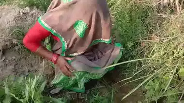 Indian Village Bhabhi Fucking Outdoor Sex In Hindi