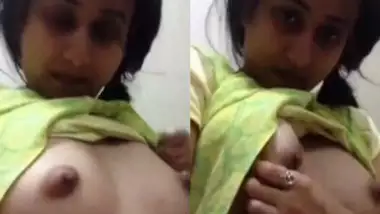 Desi Girl Showing boob