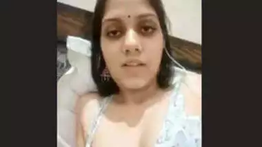 Sexy Bhabhi Showing Her Boobs 4 Clips Part 1