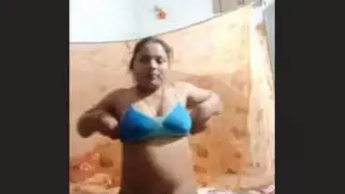 Horny Desi Bhabhi Nude Show