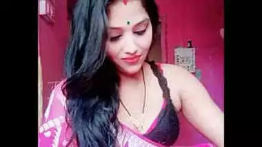 Cute house wife puja sharma navel show in bra