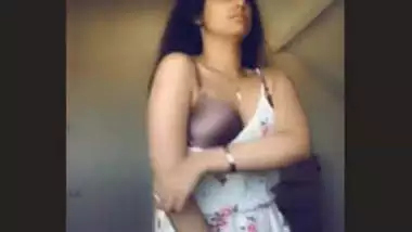 Indian NRI big ass small tits snapchat to BF