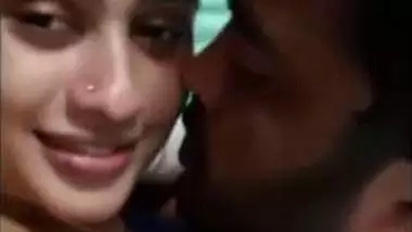 Srilankan Actress queen Piumi Hansamali kissing scandal