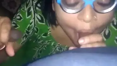 Desi hot bhabi suck dibble dick