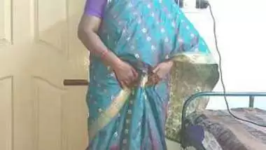 Desi telugu aunty show her boobs n pussy