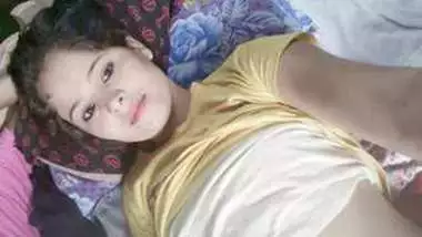 Desi cute boudi fing her pussy