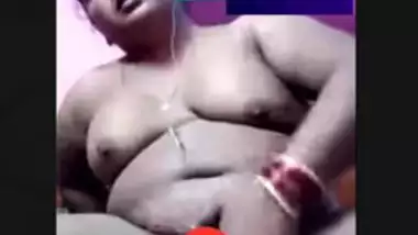 Horny Bhabi Fingering on Video Call