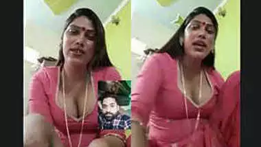 desi aunty clevage show