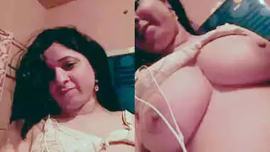 desi aunty boobs and pussy show