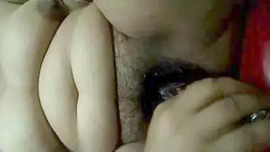 horny desi bhabhi pussy fucking with hand shower