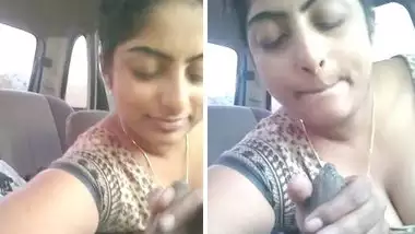 Desi girl sucking boss dick in car