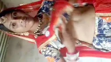 rajasthan bhabi showing her boobs and pussy to bf