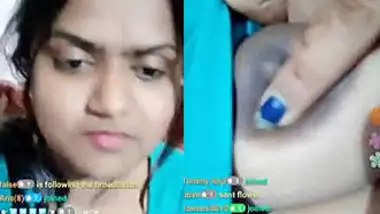 Desi Cute Girl Showing Boobs On Live