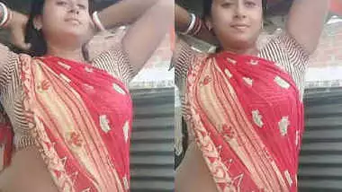 Homely Hot Aunty Navel Show in Saree