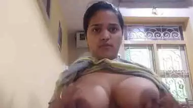 Hot Sexy Indian Girl Boob pressing Selfie