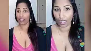 bangla aunty clevage capture