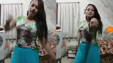 Desi Curvy Babe Dancing on Cam, Tight boobs, Tight ass Package !