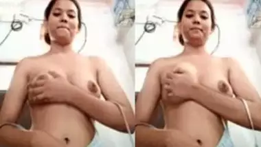 Desi Girl Showing Boobs