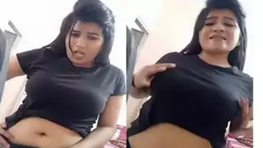 Sweety at last Fully Shown her Deep navel ! ENJOY THE SLUT