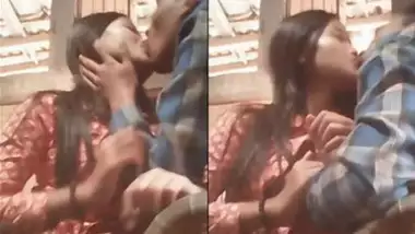 Indian bhabhi kissing with lover