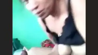 Desi gujarati bhabi sucking