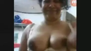 Horny Aunty Showing Her Boobs and Pussy