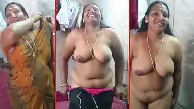 XXX Desi52 Porn - Yellow Saree Aunty Exposing