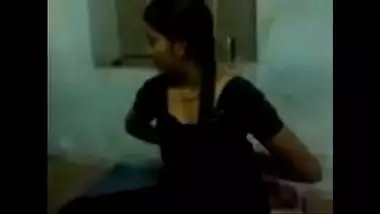 Desi College Girl MMS Exposing Tits