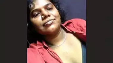 Desi Tamil Girl Showing boobs on Video Call