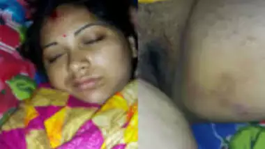 Desi female sleeps but man films XXX hairy peach for amateur sex video