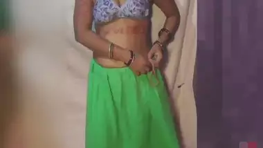 Desi bhabi remove dress