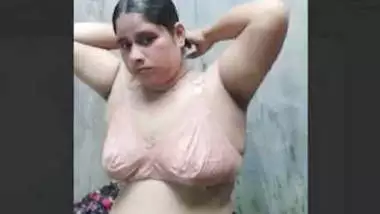 Bangladeshi Married Bhabi Bathing Video For Hubby