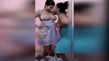 TikTok Indian XXX sex: Amazing amateur lesbians scene with two busty aunty