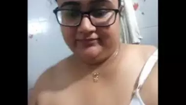 Beautiful bhabi selfie video making