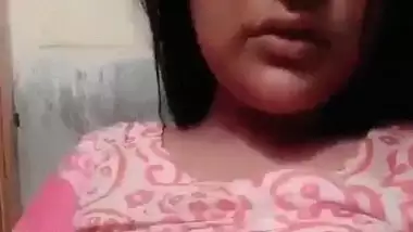 Indian sexy bhabhi Savita showing her boobs