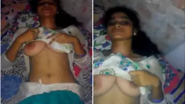 Obedient Indian girl flashes natural XXX boobs before sex with BF