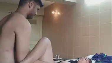 Desi girl ke chut chudai ki XXX porn video