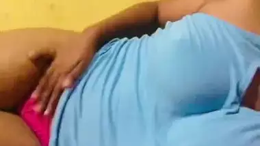 Sri lankan girl nigth sexy fun. හීනෙන් මෝල් වෙලා