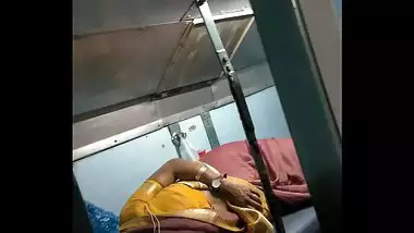 real bhabhi shows boobs in train