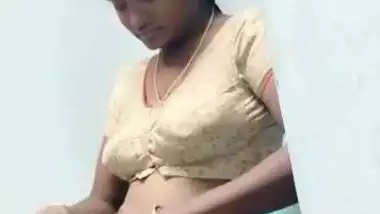 Indian mom isn't ashamed of revealing XXX body parts on the camera